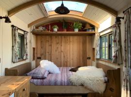 Rushford Shepherd's Hut, luxury tent in Newton Abbot