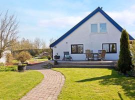 Cozy house on the outskirts of Höllviken โรงแรมในโฟลวิเคน