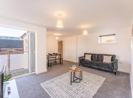 Luton flat near town centre for Relocators, Tourists, Families, holiday rental in Luton