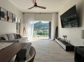 Modern condo close to Rodney Bay and Airport、グロス・アイレットのコテージ