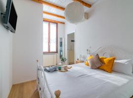 La Corte 48 - Pavia City - by Host4U, struttura a Pavia