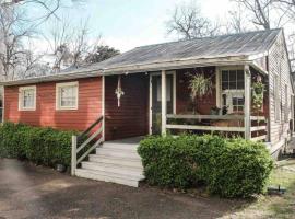 Wensel Cottage in downtown Natchez, cabaña en Natchez