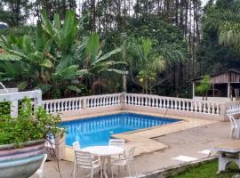 Chacara Branca de Neve, hotel with pools in Biritiba-Mirim