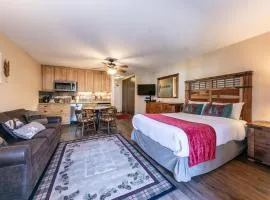 Charming Studio Deluxe w/kitchen #215 at Donner Lake Village