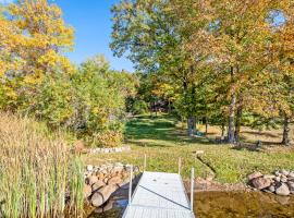 The Loonstar Lodge On Rabbit Lake, Hotel in Crosby