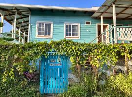 Casa Pelicano, hotel em Bocas Town