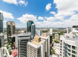 OFFLINE - 37F Brisbane CBD Apartment with City Views and Pool