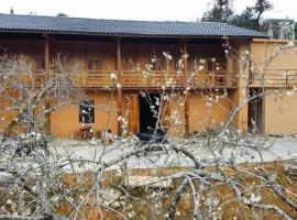 Mành Homestay, hotel s parkiralištem u gradu 'Hong Ha'