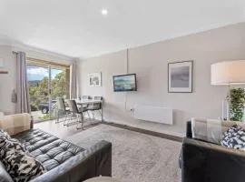Tronton 2 - Lovely 2BR Apartment l Close to the Lake l Renovated Bathroom