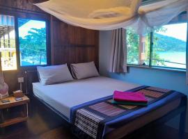 Bong's Guesthouse M'Pai Bay, nhà nghỉ dưỡng gần biển ở Đảo Koh Rong Samloem