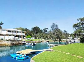 Holiday on the Waterfront, Boat, Swim, Kayak, basseiniga hotell sihtkohas Newport