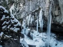 Berghaus Bergzyt - Apartment Älplersuite - im Ski und Wandergebiet