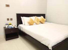 Second Home Guest House Near Agha, Khan Airport، فندق في كراتشي