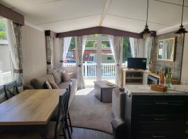 Remarkable 3-Bed lodge in St Minver, holiday home in Saint Minver