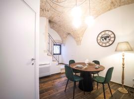 HOME 5 - PALAZZO ANTICO, hotel v destinaci Putignano