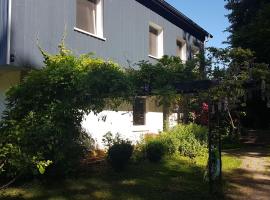 Ruhige Ferienwohnung „Südhang“ direkt am Wald, apartment in Bad Arolsen