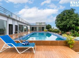 The Glassview by StayVista - 6BHK - Stargazing View & Pvt Pool, hotell med basseng i Girnāre