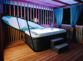 SEA HOUSE pool & jacuzzi, bikes, SUP - PRIVILEGE POINT camping & villas, hotel u Selcu