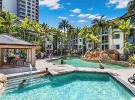 Currumbin Sands Beachfront Retreat, hotel com estacionamento em Gold Coast
