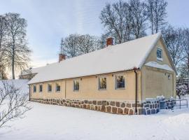 Amazing Home In Tomelilla With Wi-fi, отель в городе Тумелилла