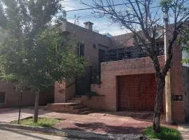 CASA AMPLIA Y CONFORTABLE