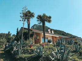 Casa Agave, Ferienhaus am Gardasee mit Pool & View, hotel a Toscolano Maderno