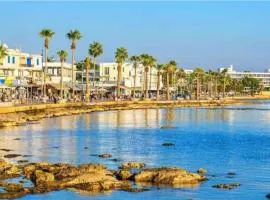 Cozy 2-bd ap near the sea!