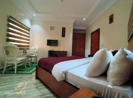 Alim Royal Hotel, hotel with parking in Jahi