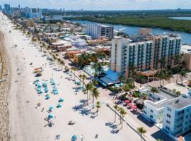 Walkabout 5 Retro Hotel on the beach with live music and a bar, хотел в района на Hollywood Beach, Холивуд