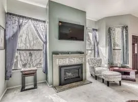 Spacious Downtown Fresno Townhome Walk to UCSF