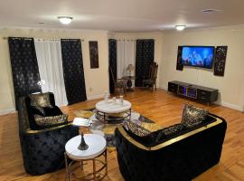 Affordable Luxury Home Near NYC & EWR, habitación en casa particular en Newark