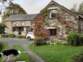 Glan Y Mofra Bach Holiday Cottages, hotel with parking in Tywyn