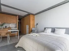 Comfy Studio easy to commute