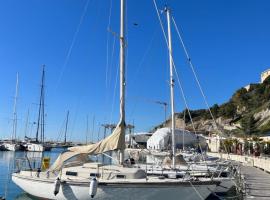 Segelboot Cala del Forte, smeštaj na brodu u gradu Ventimilja