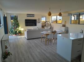 The family beach house, holiday home in Papamoa