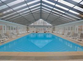 6-person apartment with swimming pool tennis court and free parking REF25, hotel in Le Touquet-Paris-Plage