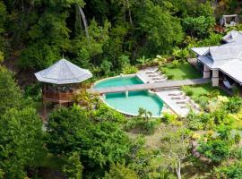 Amazing 6 BR Ocen View Villa in Marigot Bay, cabaña o casa de campo en Bahía Marigot