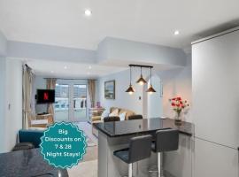 Miramont - Poolside Apartment, apartemen di Guernsey