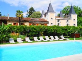 Hotel Logis - Chateau de Beauregard, hotel dengan parking di Saint-Girons