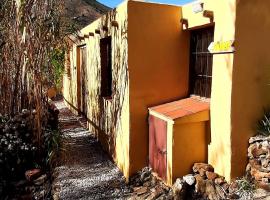 Adobe Getaway with 'private plunge pool': Viñuela'da bir tatil evi