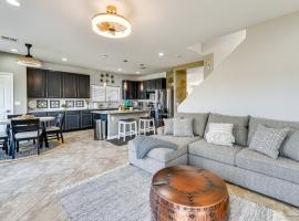 챈들러에 위치한 스파 호텔 Updated Chandler Family Home about 1 Mi to Downtown!