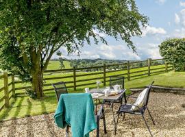 2 Bed in South Molton 88994, hotel in Bishops Nympton