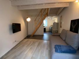 Le studio, hotel with parking in Rochemaure