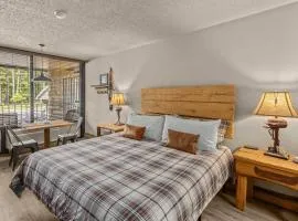Stonegate Lodge Fire Pit 50in TV Salt Water Pool Fast Wi-Fi Room #301