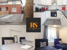 Lovely 2 Bedroom House Sheffield Central Location, pet-friendly hotel in Sheffield
