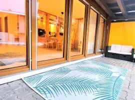 Lovely Family Apartment with Patio &Fireplace &Parking