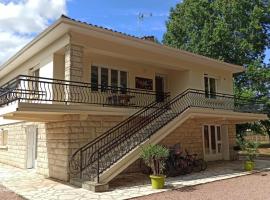 gîte de la Claveille – apartament w mieście Saint-Sauveur