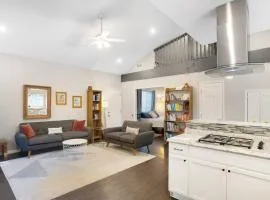 Wonderland Retreat - Near Downtown, Free Parking