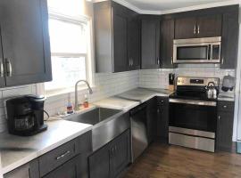 Heart Of Hickory #1 Comfy & Clean, 3br2ba Apt, hotel in Hickory