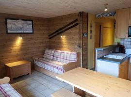 Résidence Les Charmettes - Appartement de charme 2 pièces 4 personnes à Arc 1600 proche des pistes et des commerces MAE-2199, hotel in Arc 1600